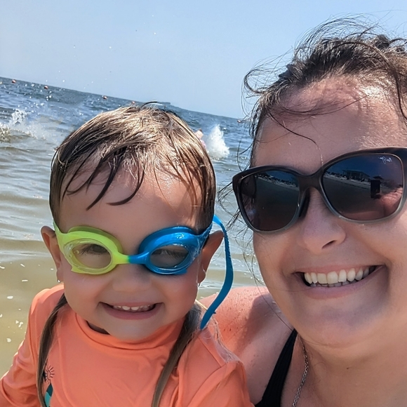 Meet your Posher, Leah - Picture 1 of 4